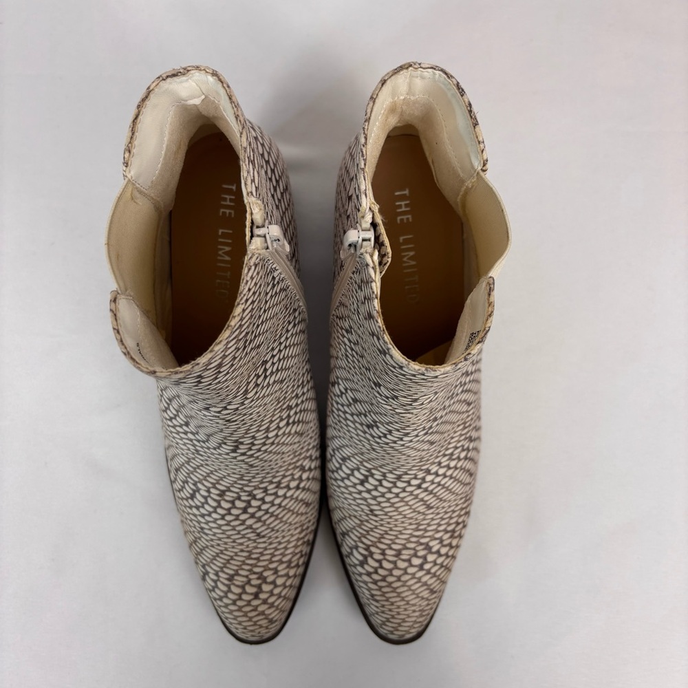The Limited Kiki Chelsea Boots Vegan Snakeskin Heeled Ankle Booties Tan Size 7.5 - Picture 5 of 16